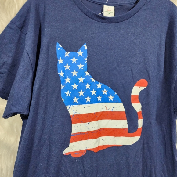 Hanes NWOT Blue Cat graphic T-Shirt with American Flag Design woman's size large - Picture 7 of 7